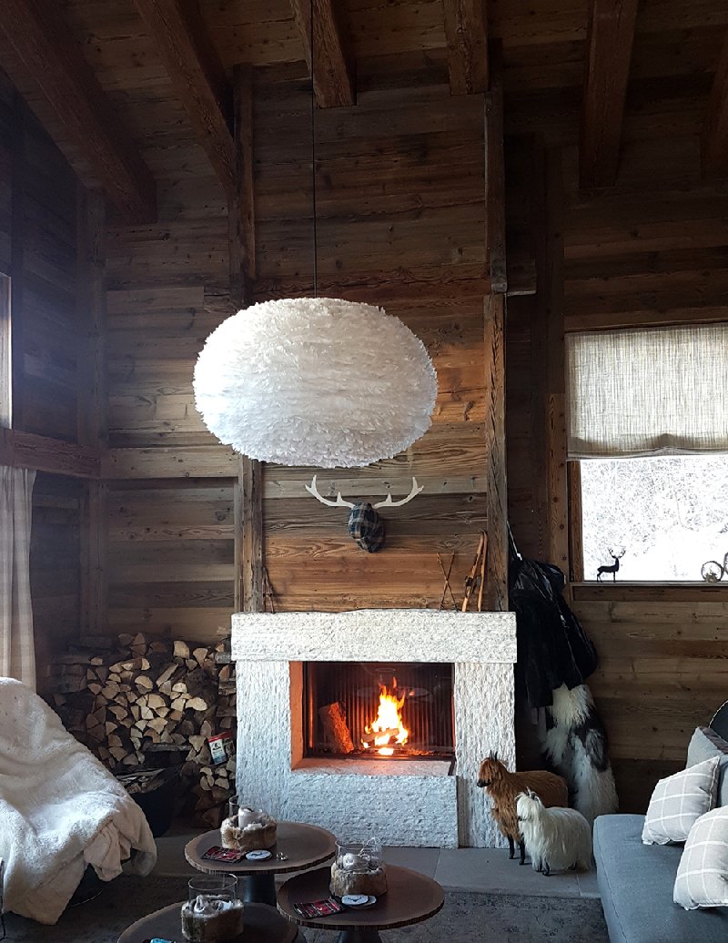 Front fireplace with wooden mantle and flambéed St-Léonard stone base - Carron-Lugon